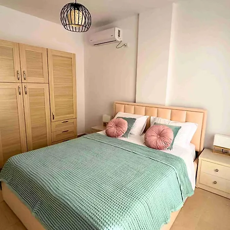 Tropicana Apartment *